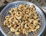 Foto langkah ke 5 dari resep Kacang Mede Goreng Gurih.