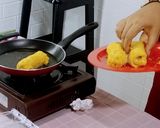 Foto langkah ke 2 dari resep Roti gulung sosis isi keju.