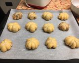 Foto del passaggio 4 della ricetta 🎃Trick or Treat 🎃- mini brioche zucche con marmellata di albicocche