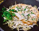 A picture of step 4 of Crispy Oyster Omelet with Squid (Version 2).