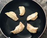 A picture of step 4 of Shrimp Crispy Momos.