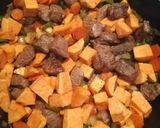 Foto del paso 4 de la receta Estofado de ternera a la cerveza con batata