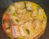 รูปขั้นตอนการทำที่ 2 ของ ผัดเผ็ดซี่โครงหมู (พริกแกงเหลืองใต้)