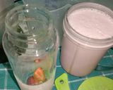 Foto langkah ke 4 dari resep Strawberry Milkshake.