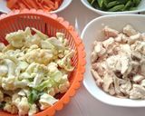 Foto langkah ke 1 dari resep Tumis Ayam Sayuran.