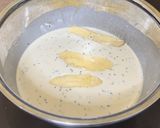Foto langkah ke 4 dari resep Pisang Goreng Wijen Hitam (Pisang Goreng Kopong).