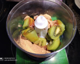 Foto del paso 6 de la receta: Tarta de Queso Especiada con Kiwi y Lima en Olla GM
