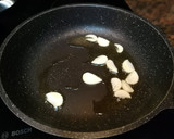 Foto del paso 3 de la receta: Pan de molde templado con escalivada y ajos fritos