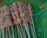 Foto langkah ke 2 dari resep Sate Ayam Manis Rempah.