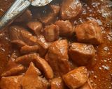 A picture of step 1 of Volcanic chicken with white sauce pasta.