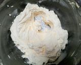 Hình bước làm 2 của món Vanilla Cupcakes