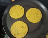 A picture of step 8 of Bajra Methi Bhakhri (Pearl Millet Flour Methi Bhakhri).