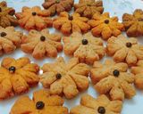 A picture of step 6 of Tricolor Mathri.