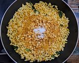 A picture of step 5 of Murmura Chivda.
