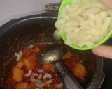 A picture of step 4 of Macaroni curry.