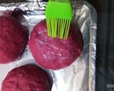 A picture of step 7 of Beetroot buns burger.
