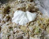 A picture of step 2 of Lauki Thepla.