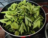 A picture of step 1 of Gongura chutney.