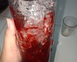 Foto langkah ke 4 dari resep Korean Strawberry Milk.