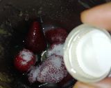 A picture of step 2 of Mango,strawberry layered lassi.