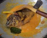 Foto langkah ke 5 dari resep 83) Mujair Bumbu Kuning.