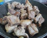Hình bước làm 3 của món Sườn non ram củ nén