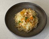 A picture of step 4 of Som tum (Thai green papaya salad).