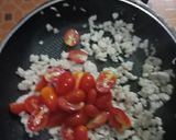 รูปขั้นตอนการทำที่ 2 ของ อกไก่ผัดไข่ใส่มะเขือเทศ