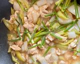 รูปขั้นตอนการทำที่ 5 ของ ไก่ผัดพริกอ่อน by ChefTukkata