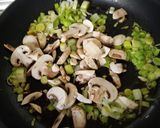 Foto del paso 1 de la receta: Filetes de pollo con puerro y champiñón