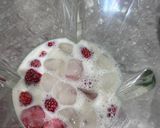 Foto langkah ke 2 dari resep Jus Strawberry Yakult.