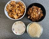 A picture of step 1 of Caramelized Walnuts.