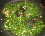 Foto del paso 3 de la receta: Arroz a la provenzal y camarones al verdeo en 2 quesos