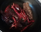 Foto del paso 2 de la receta: Salsa de chiles rojos con ajonjolí