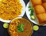 મિસળ પાવ (Misal pav Recipe In Gujarati) રેસીપી સ્ટેપ3ફોટો