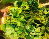 Hình bước làm 4 của món Canh chua Cá Bớp lá giang