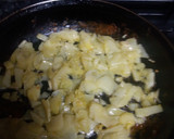 Foto del paso 2 de la receta: Crepe de pechuga de pollo, patatas, champiñón y queso