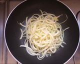 Foto del paso 4 de la receta: Keto - Fideos de zucchini (zapallito largo) con champiñones