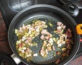 Foto del paso 5 de la receta: Cochino frito con papas y champiñones