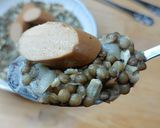 Une image de l'étape 8 de 🫘Lentilles vertes à la moutarde au tofu fumé et saucisse fumée.