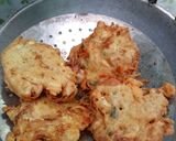 Foto langkah ke 3 dari resep Bakwan sayur dan sosis.