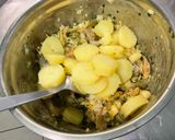 Une image de l'étape 15 de Salade marinée de pommes de terre aux harengs fumés, oignons et cornichons.