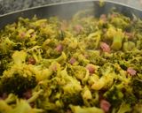Foto del paso 3 de la receta Brócoli rehogado con ajo y jamón