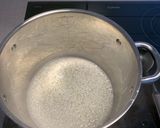 A picture of step 1 of Turkish rice pudding.