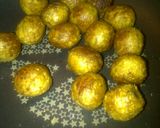 A picture of step 1 of Spicy meatballs over eggs.