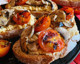 Foto del paso 3 de la receta: Tostadas de hummus, champiñones y cherrys