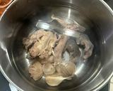 Foto langkah ke 2 dari resep Sup kacang tanah wortel.