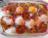 Foto del paso 4 de la receta: Patatas asadas con tomate y huevos al horno