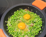Foto del paso 3 de la receta: Guisantes con jamón y huevos