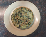 Foto del paso 6 de la receta: Tortilla de calabacín, espinacas, cebolla y especias